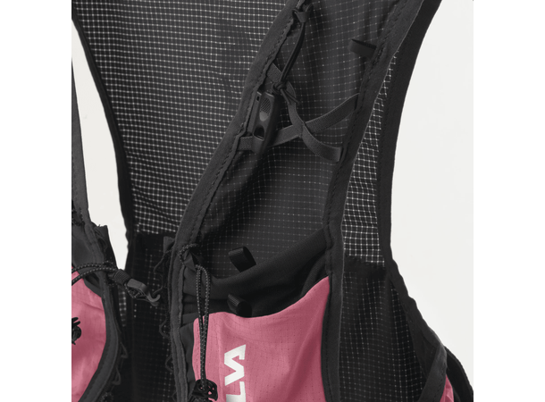 Silva Strive Fly Vest Rose L Lett løpevest med smarte lommer 